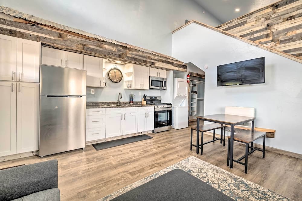 Cozy Lyman Townhome w/ Grill on Cattle Ranch!