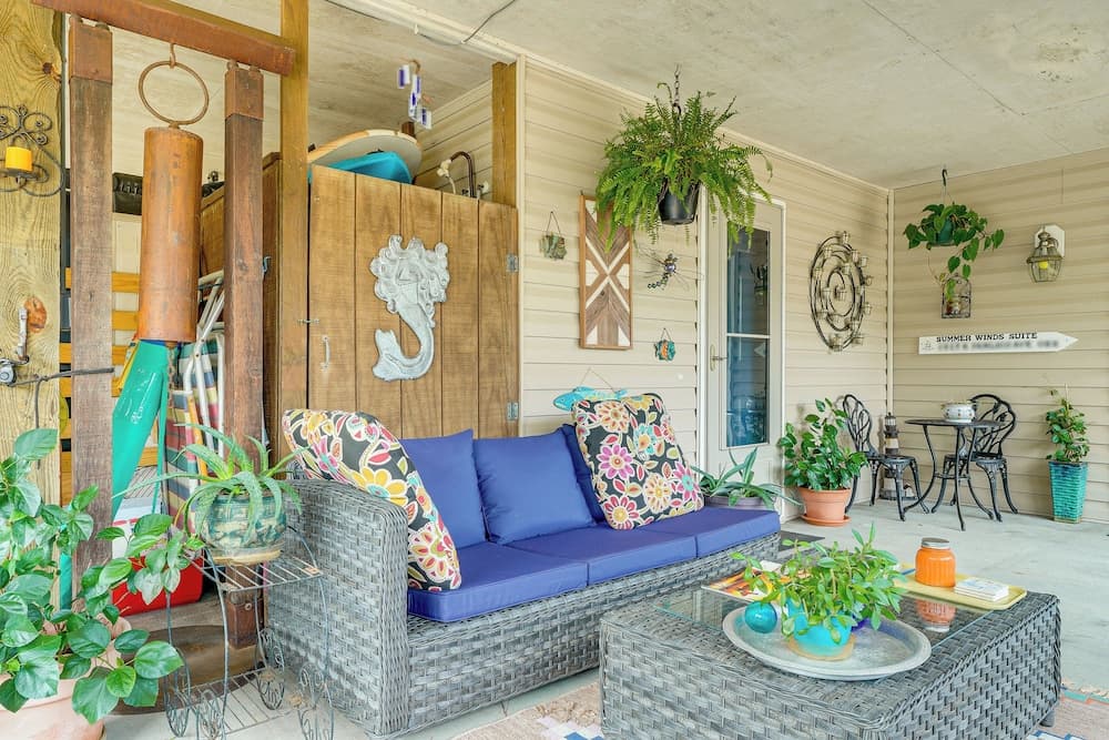 Nags Head Apt With Patio - 1/2 Mile Walk to Beach!