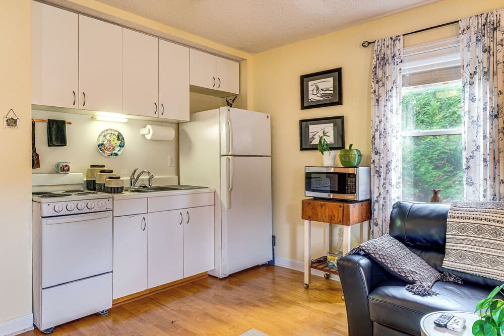 Nags Head Apt With Patio - 1/2 Mile Walk to Beach!