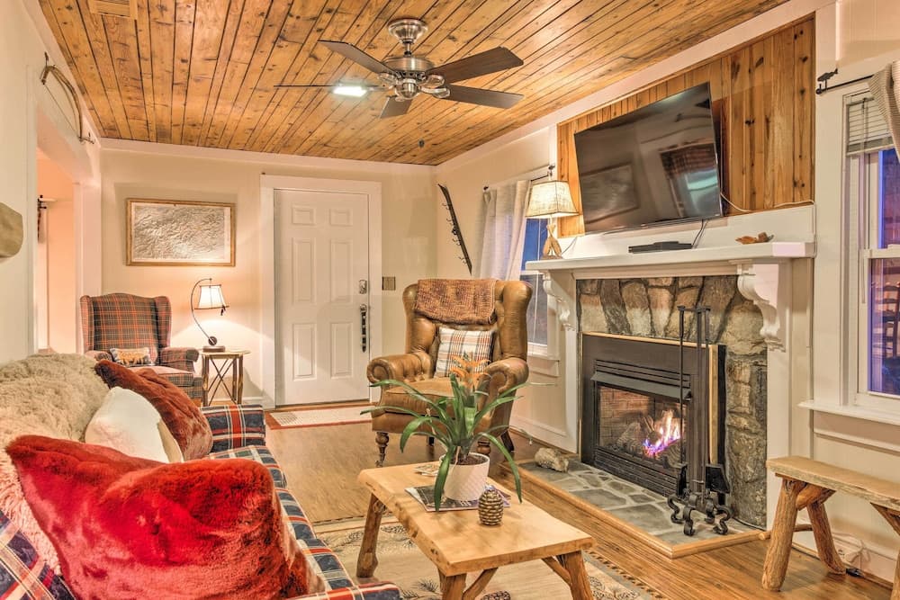 Mtn Views + Fire Pit: Serene Chimney Rock Abode