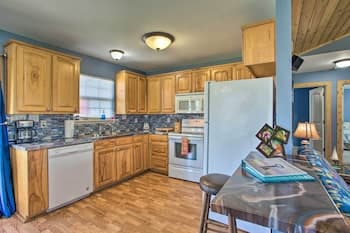 Lake Texoma Getaway - 3 Miles to Highport Marina!