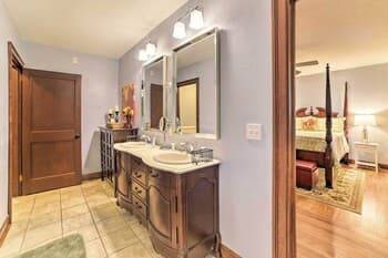 'midtown Garden Cottage' w/ Backyard Garden!