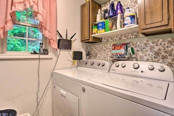 Burnsville Vacation Rental Cottage w/ Mtn Views!