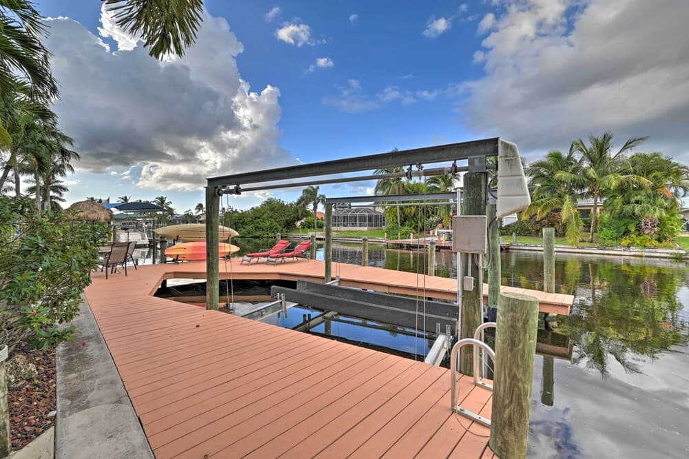 Canalfront Oasis: Cape Coral Home w/ Pool & Spa