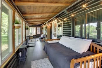 1 Mi to Beach & Lake: Breezy Point Cabin w/ Yard!