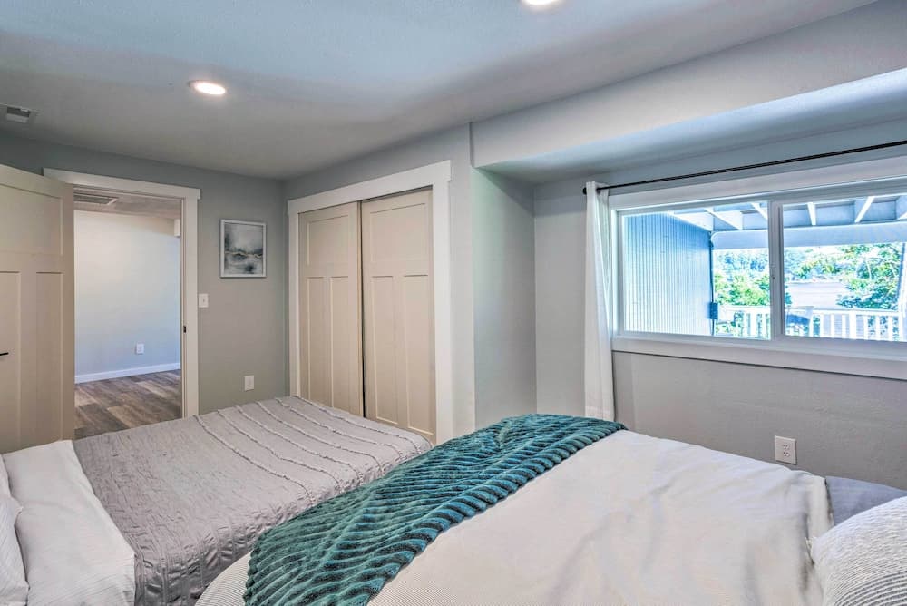 Lakeside Lacey Gem w/ Fire Pit + Private Dock