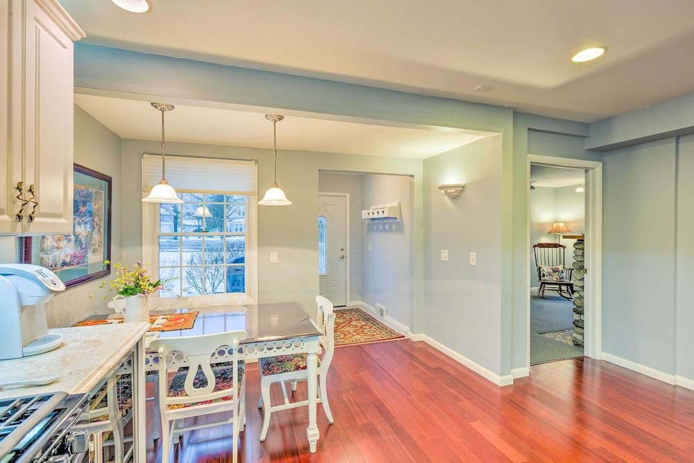 Elegant Stone Cottage: Steps to Crystal Lake Beach