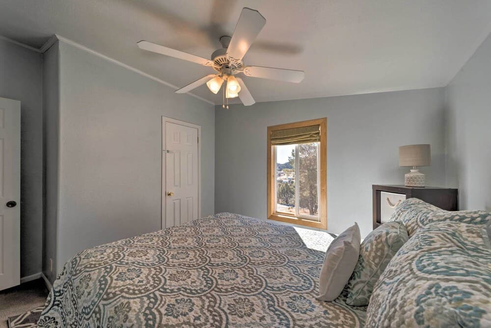 Cozy Home w/ BBQ & Deck - 19 Mi to Ski Apache!