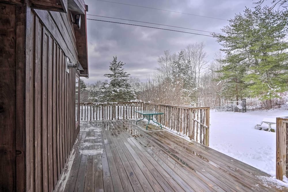 Cozy Catskills Home w/ Pond on 2 Acres!