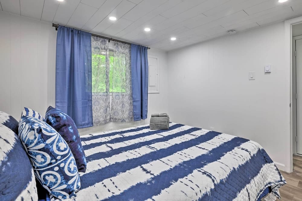 Woodsy Hideaway w/ Fire Pit & Pool Access!