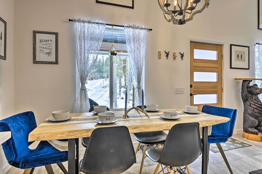 1 Mi to St Marys Glacier Trail: Modern Mtn Cabin!