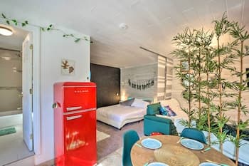 'the Goat Hut' Studio Casita: 11 Mi to Strip!