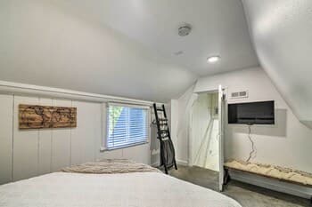 Puget Sound Cabin With Hot Tub and Water Views!