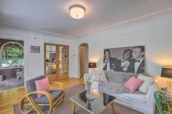 Updated Historic Gem on Riverwalk: Walk to Midtown