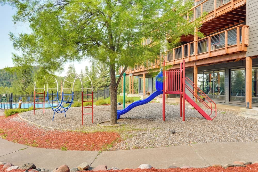 Lutsen Mountain Townhome - 2 Mi to Lake Superior!