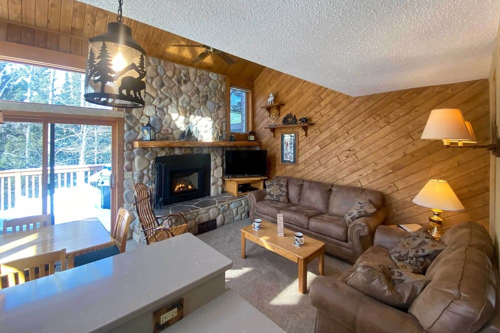 Lutsen Mountain Townhome - 2 Mi to Lake Superior!