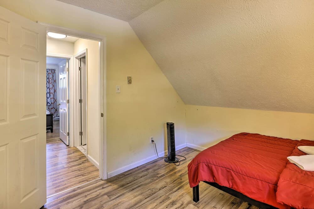 New! Lakefront Tobyhanna Home w/ Community Pool!