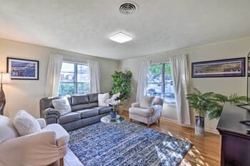 Bright Retreat w/ Yard - Walk to TCU Campus!