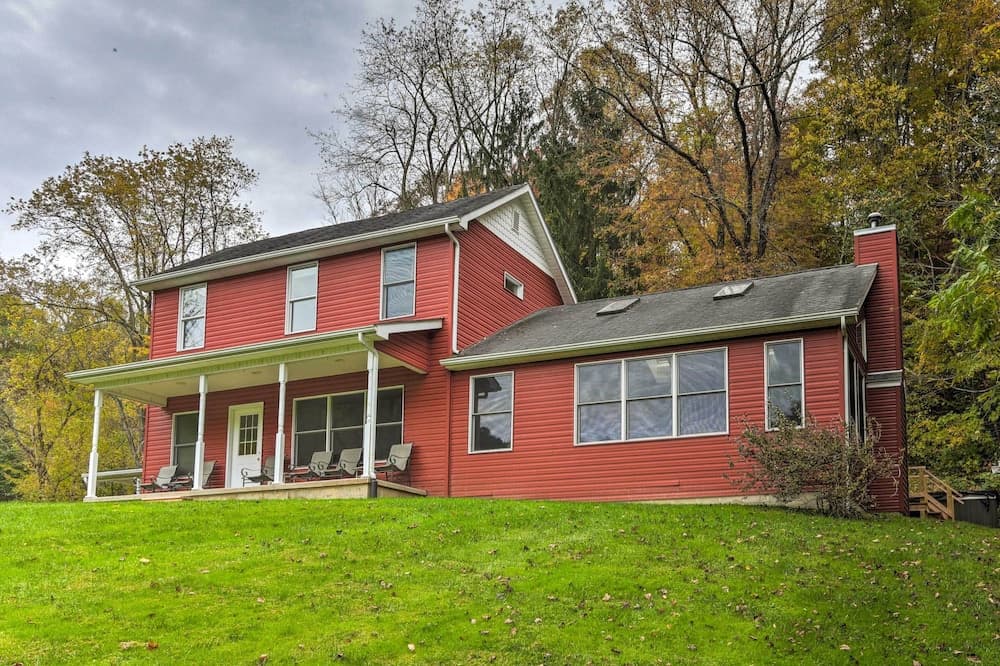 Secluded Home 10 Mi to Lake Logan State Park!