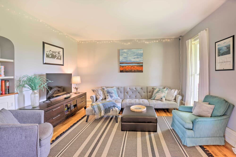 'the Sycamore House' w/ Countryside Views!