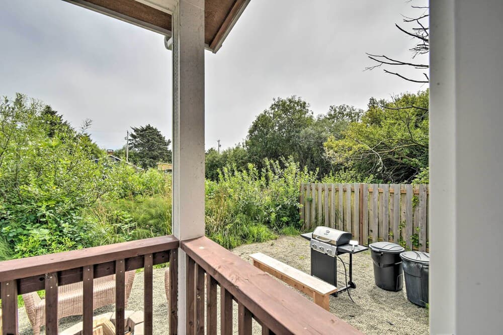 Pacific Beach House w/ Yard - Walk to the Ocean!