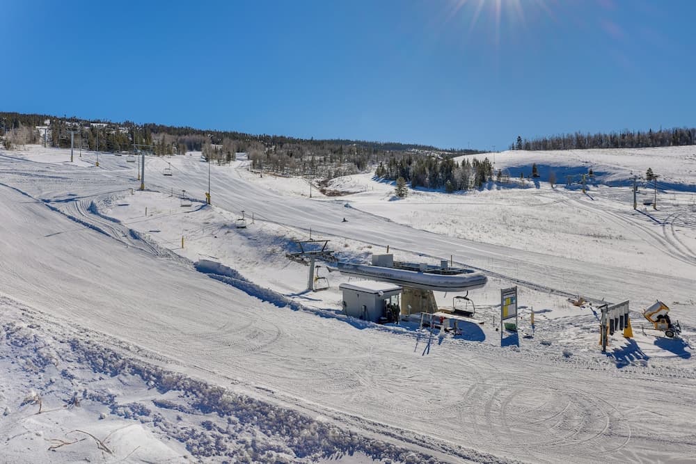 Ski-in/ski-out Granby Penthouse w/ Mountain Views!