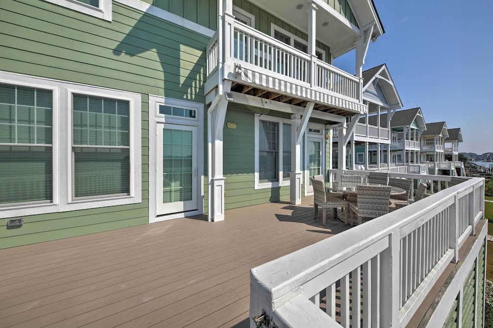 Manteo Waterfront Resort Home w/ 30-ft Dock!