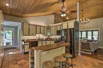 Roomy Burnsville Cabin: Game Room & Theater!