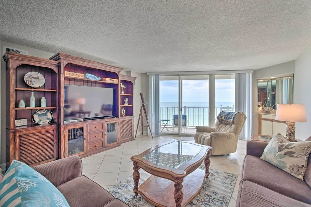 Relaxing Resort Retreat w/ Impeccable Ocean Views!