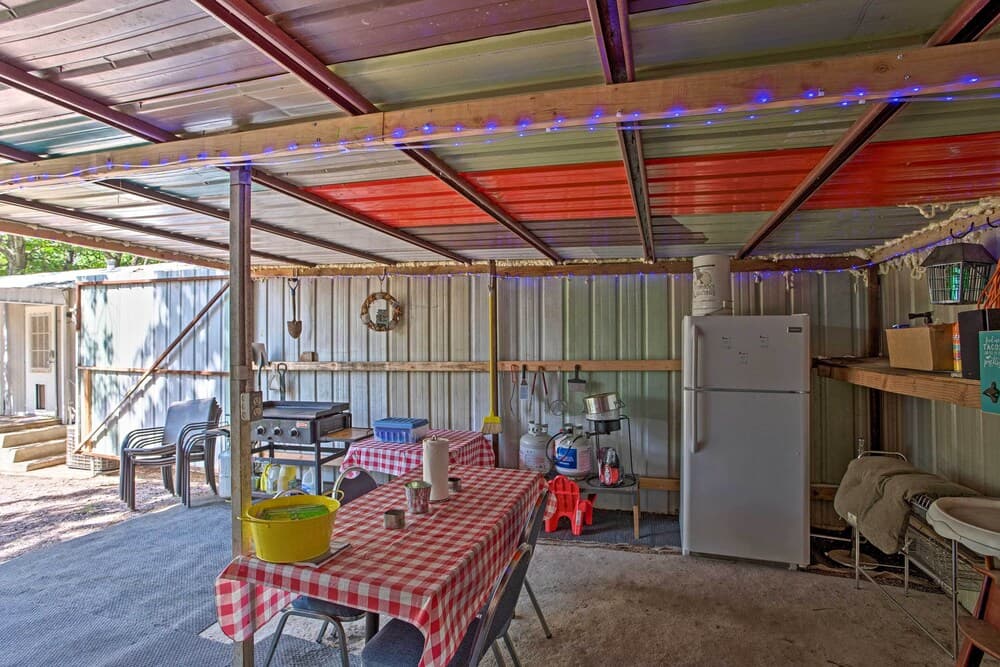 Pet Friendly Kingston Home w/ Deck & Fire Pit