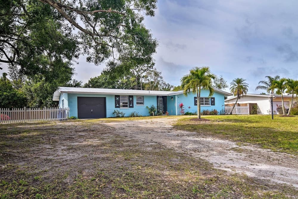Sarasota Home w/ Large Backyard & Water Access