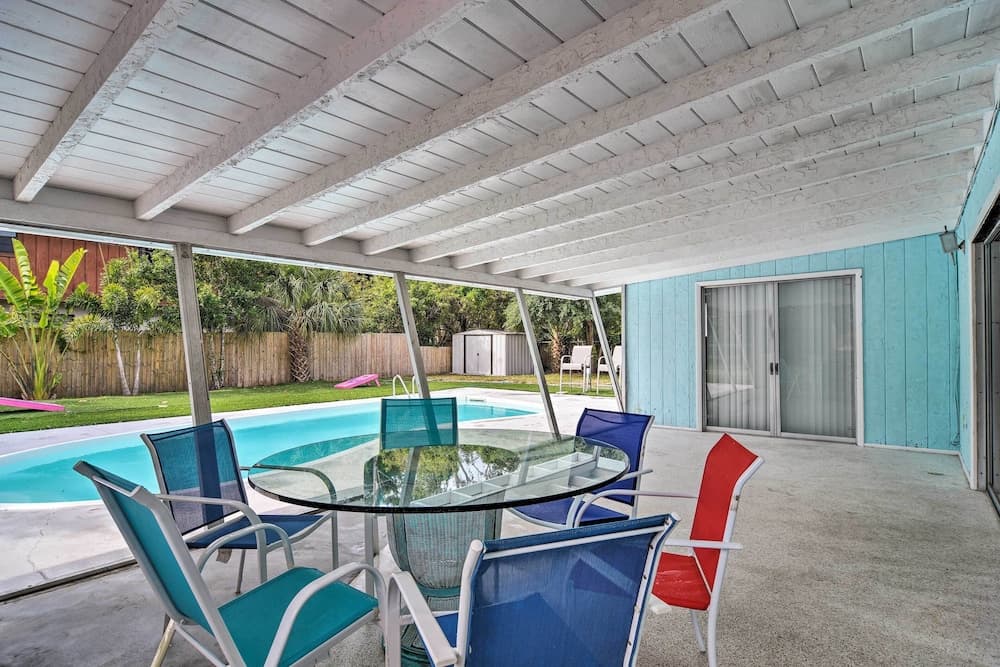 Sarasota Home w/ Large Backyard & Water Access