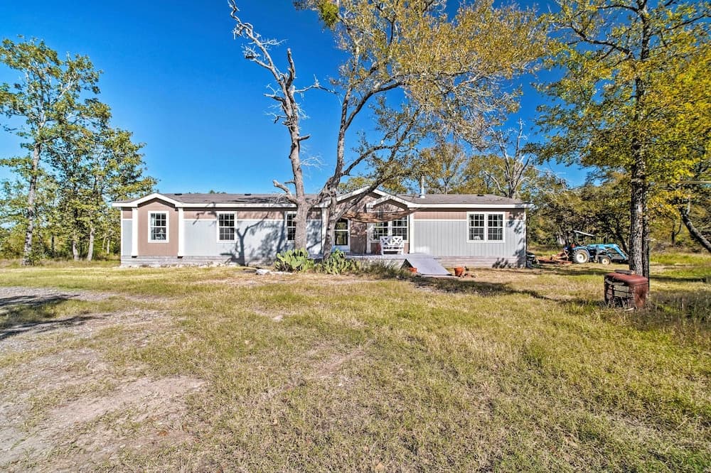 Calm Retreat w/ Ponds ~ 12 Mi to Somerville Lake