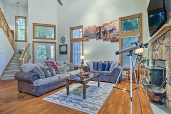 Tannersville Townhome w/ Hidden Game Floor
