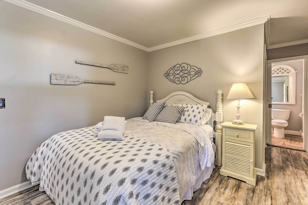 1 Mi to Old Town Bluffton: Home w/ Screened Porch