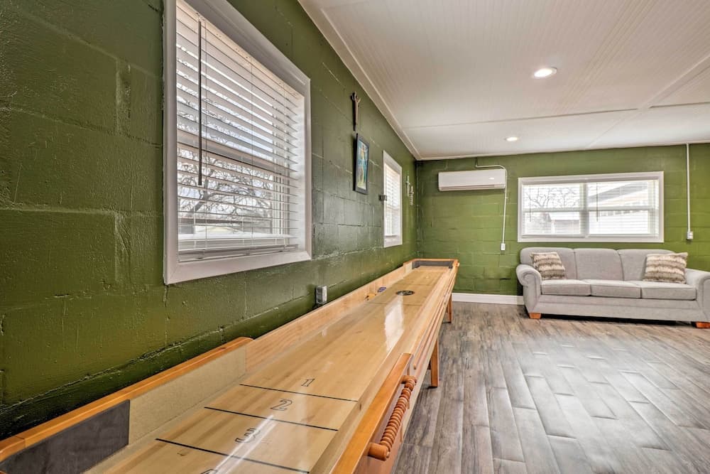 Welcoming Tow Home ~ 1 Mi to Lake Buchanan!