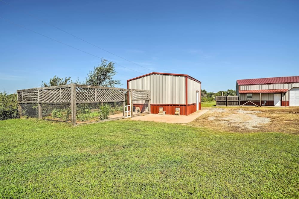The Bunkhouse at Rolling Meadows Ranch w/ Grill!
