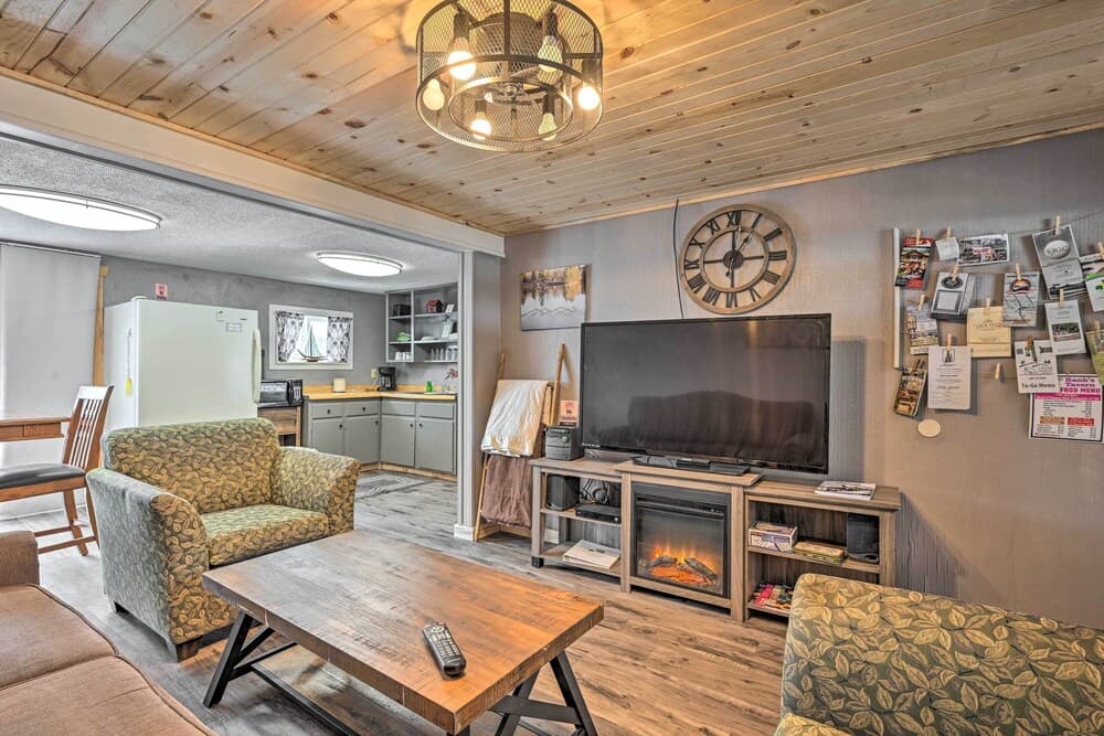 Lakefront Friendship Cabin w/ Dock Access!