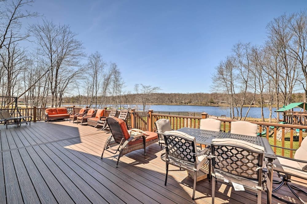 Stunning Lakefront House w/ Spacious Yard!