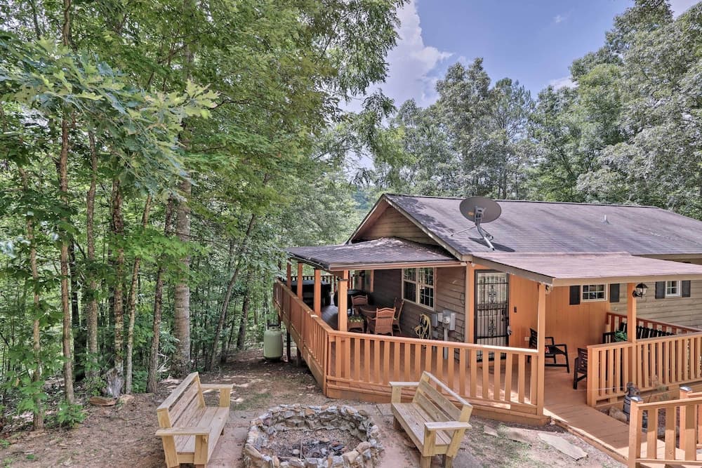 Murphy Cabin: Hot Tub, Hammocks, Fire Pits!