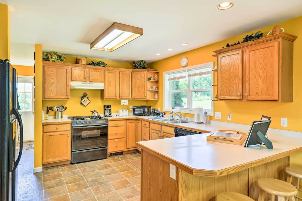 Lovely Finger Lakes Retreat w/ Deck & Lake Views!