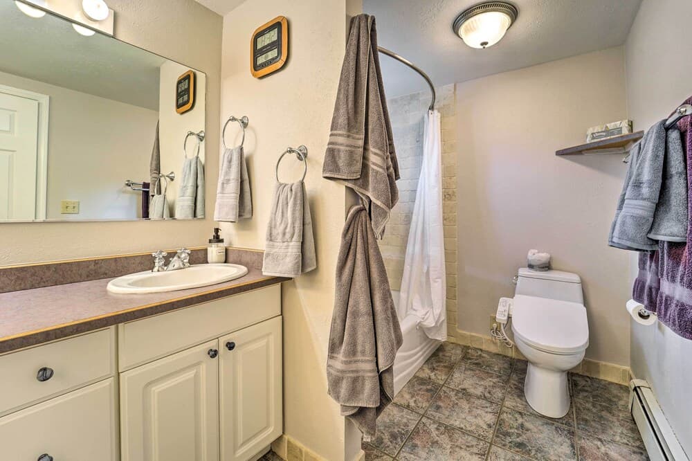 Dolores Ranch Cabin w/ Hot Tub & 1-acre Yard!