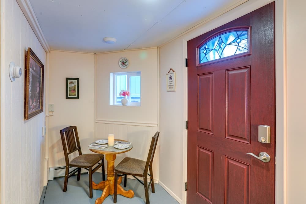 Fairbanks Cottage on 1.5 Acres ~ 8 Mi to Dtwn