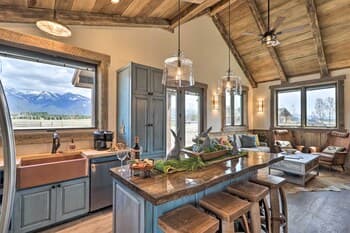 Stunning Cottage on 30-acre Farm: Fire Pit!