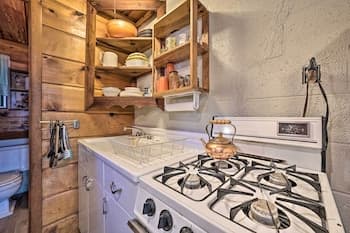 Ideally Located Cabin w/ Direct Lake Access!