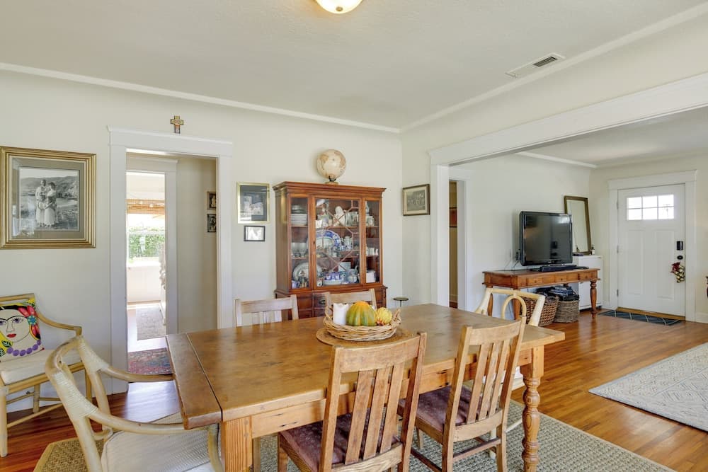 Beautiful South Oceanside Bungalow: 1 Mi to Beach!