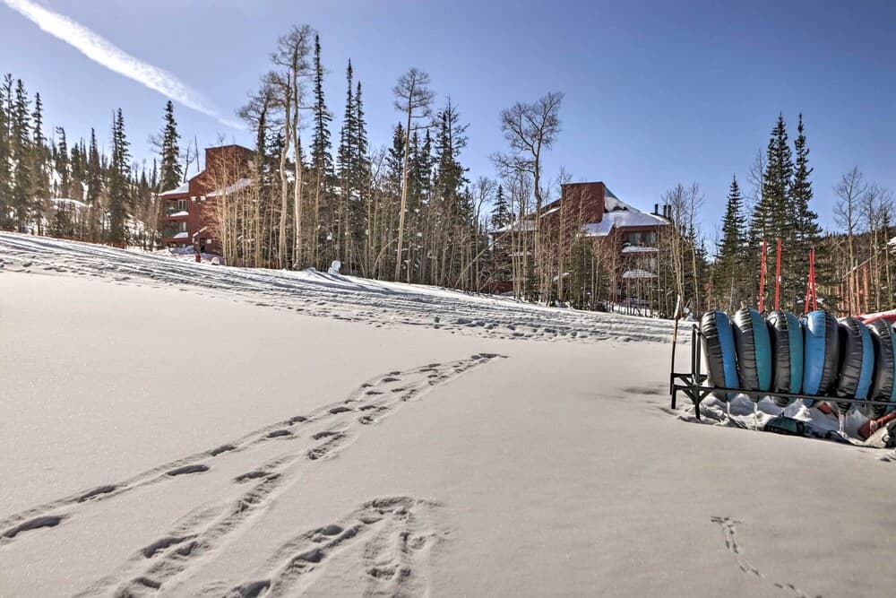 Ski-in/ski-out Corner Unit in Giant Steps!