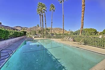Palm Desert Townhouse W/mtn. Views & Pool Access!