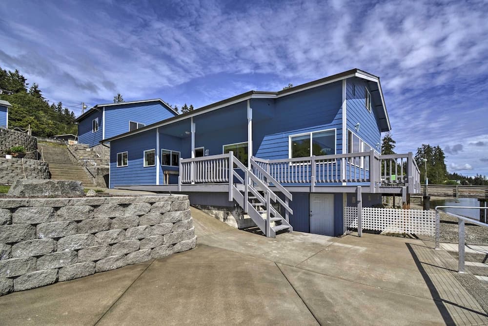 Waterfront Bremerton Getaway w/ Patio & Grill
