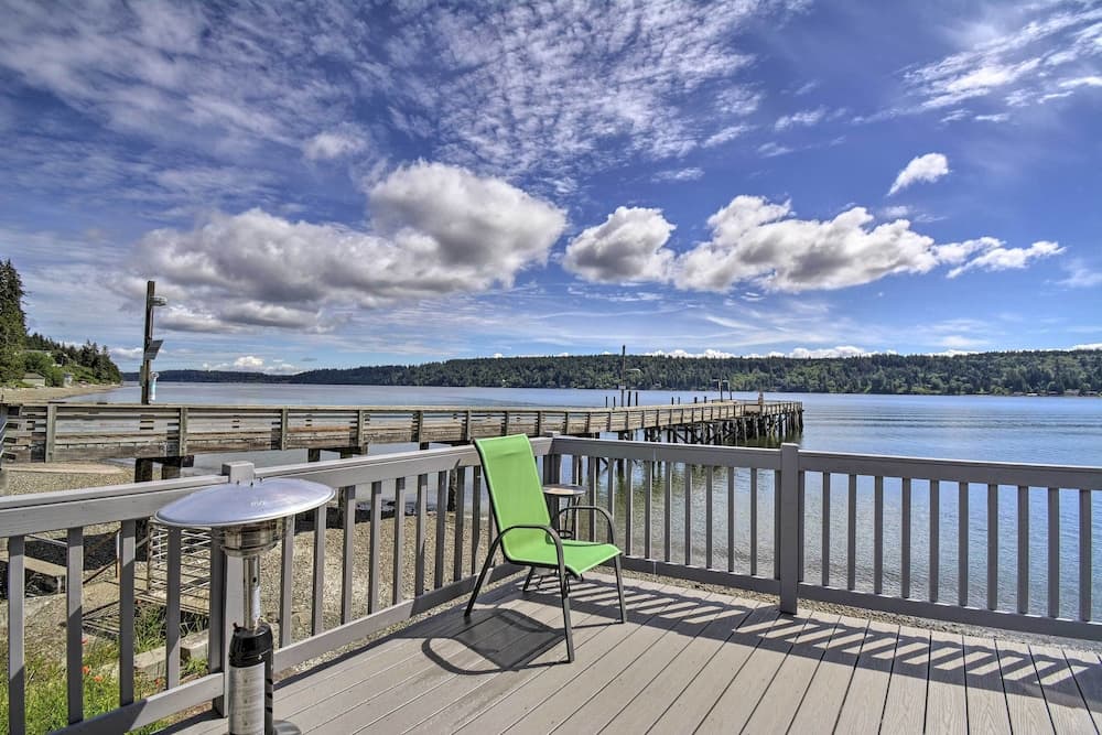 Waterfront Bremerton Getaway w/ Patio & Grill